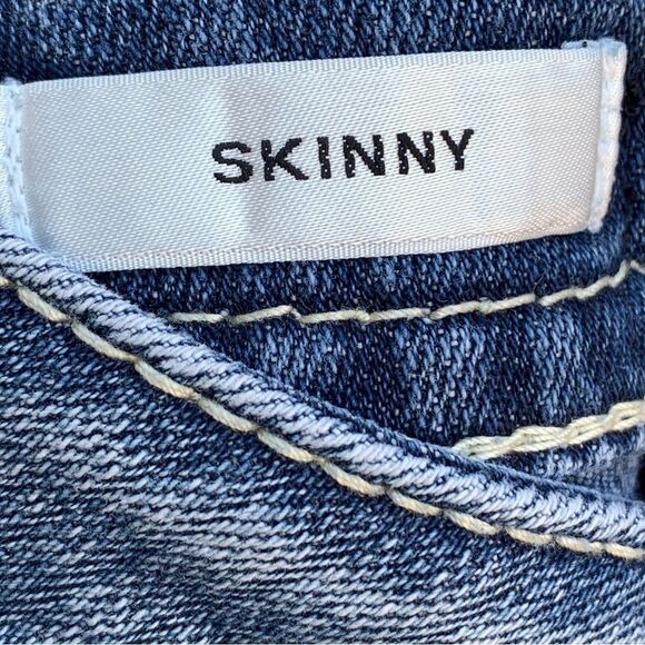 Vigoss Medium Wash Distressed Skinny Embroidered Jeans Women’s size 6 - Picture 12 of 13